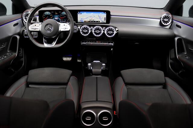 Mercedes-Benz CLA-KLASSE 200 Business Solution AMG Line Aut7 | Panoramadak | Widescreen | Trekhaak | Sfeerverlichting | Camera | High Perf. LED | Stoelverwarming | Cruise Control |