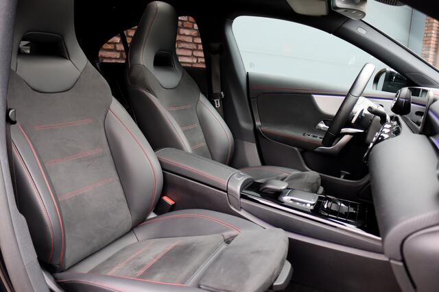 Mercedes-Benz CLA-KLASSE 200 Business Solution AMG Line Aut7 | Panoramadak | Widescreen | Trekhaak | Sfeerverlichting | Camera | High Perf. LED | Stoelverwarming | Cruise Control |
