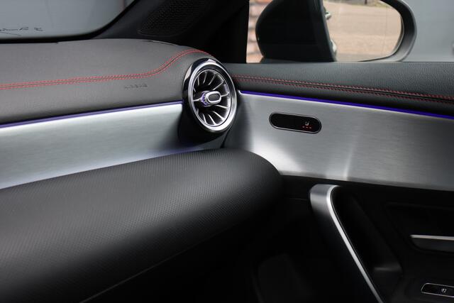 Mercedes-Benz CLA-KLASSE 200 Business Solution AMG Line Aut7 | Panoramadak | Widescreen | Trekhaak | Sfeerverlichting | Camera | High Perf. LED | Stoelverwarming | Cruise Control |