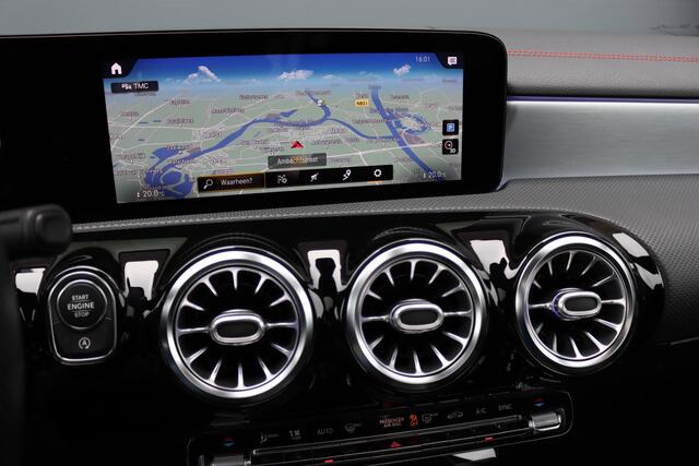 Mercedes-Benz CLA-KLASSE 200 Business Solution AMG Line Aut7 | Panoramadak | Widescreen | Trekhaak | Sfeerverlichting | Camera | High Perf. LED | Stoelverwarming | Cruise Control |