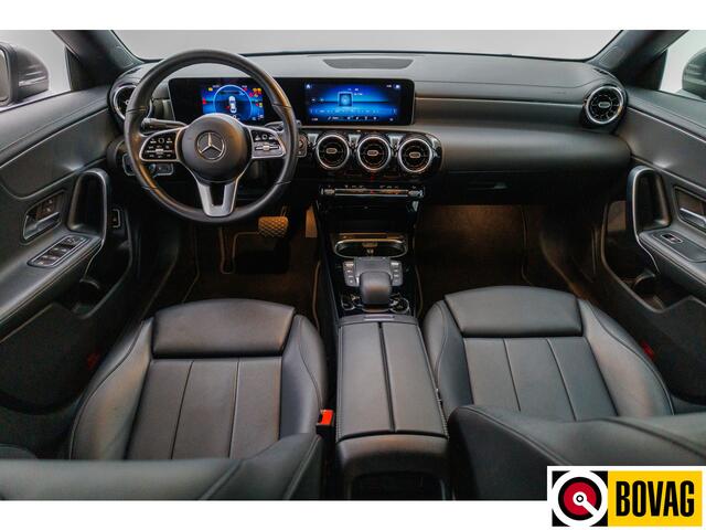 Mercedes-Benz CLA-KLASSE 200 COUPE Business 164 PK | Leer | Apple carplay, Android auto | Camera | Led | Zwarte hemel | Climate control, PDC V+A