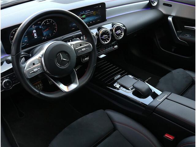 Mercedes-Benz CLA-KLASSE 180 AMG | Panoramadak | Sfeerverlichting