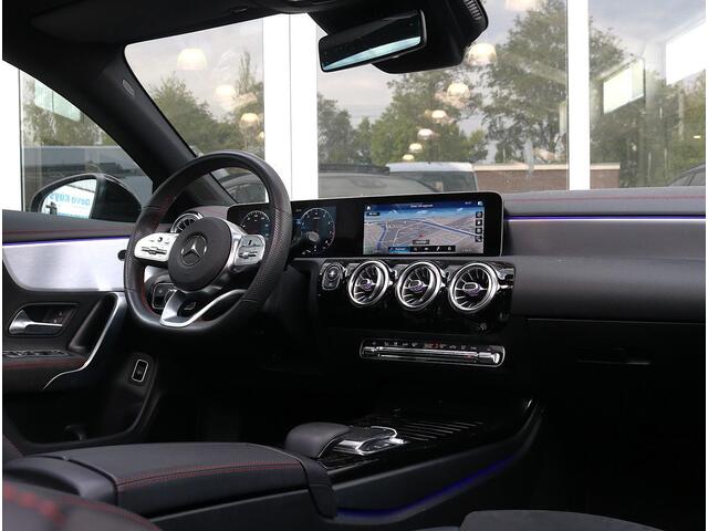 Mercedes-Benz CLA-KLASSE 180 AMG | Panoramadak | Sfeerverlichting