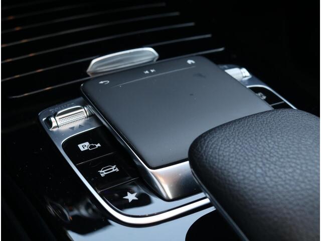 Mercedes-Benz CLA-KLASSE 180 AMG | Panoramadak | Sfeerverlichting
