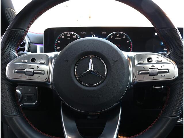 Mercedes-Benz CLA-KLASSE 180 AMG | Panoramadak | Sfeerverlichting