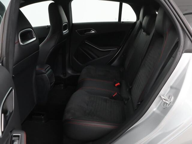 Mercedes-Benz CLA-KLASSE Shooting Brake 180 AMG Line | Leder/Alcanatara | Full LED | Navigatie | Sportstoelen | Park Assist | Cruise control | Bluetooth