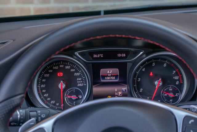 Mercedes-Benz CLA-KLASSE 180 AMG, Origineel NL, Panoramadak, Carplay, Stoelverwarming, Camera, Full LED, Navigatie, Park Assist.