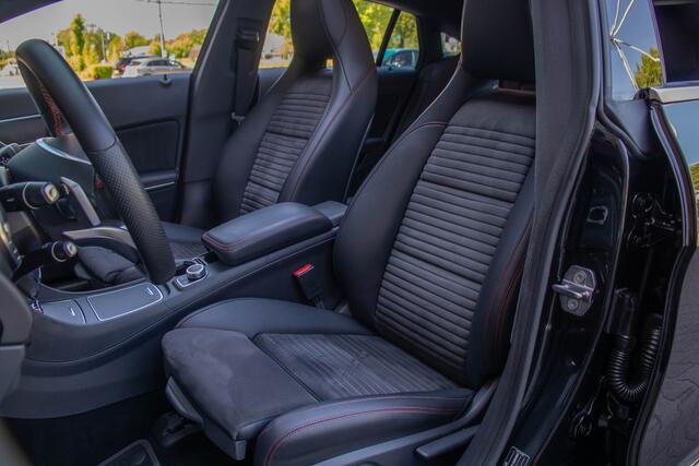 Mercedes-Benz CLA-KLASSE 180 AMG, Origineel NL, Panoramadak, Carplay, Stoelverwarming, Camera, Full LED, Navigatie, Park Assist.