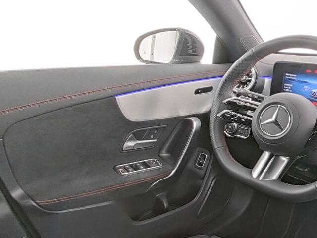 Mercedes-Benz CLA-KLASSE Shooting Brake 250 e AMG Face Lift Plug-In Hybride | Edition AMG Line | Panorama Schuif-Kanteldak | 19 Inch AMG Velgen | AC en DC laden | Stuur en Stoelverwarming. Inclusief 24 maanden MB Certified garantie voor Europa.