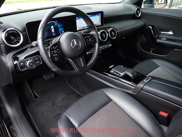 Mercedes-Benz CLA-KLASSE Shooting Brake 180 LED/CAMERA/TREKHAAK/CARPLAY/NAVIGATIE