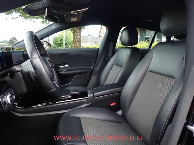 Mercedes-Benz CLA-KLASSE Shooting Brake 180 LED/CAMERA/TREKHAAK/CARPLAY/NAVIGATIE