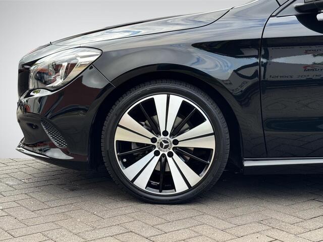 Mercedes-Benz CLA-KLASSE 180 Ambition NL-Auto! | Panoramadak | Navigatie Full-Map | Sportstoelen | Camera | LED Koplampen | Dodehoek Detectie | Rijklaarprijs!