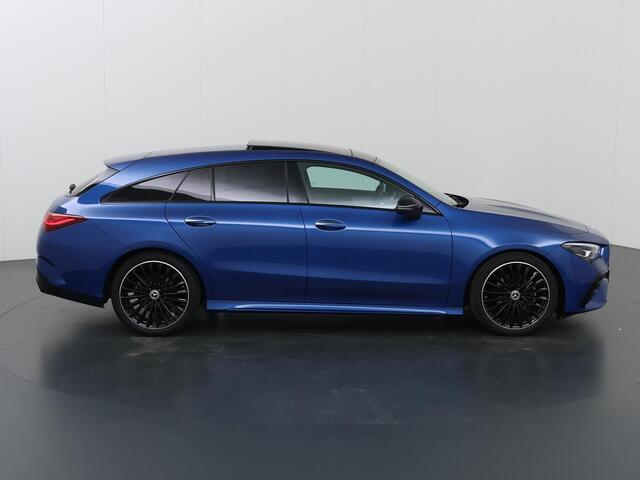 Mercedes-Benz CLA-KLASSE Shooting Brake 180 AMG Line | Night Pakket | Panoramadak | Sfeerverlichting | 19" multispaaks velgen | Trekhaak