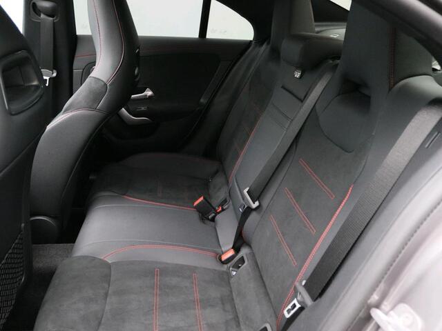 Mercedes-Benz CLA-KLASSE 250 e Star Edition AMG Line Plus AMG Line | Night Pakket | Panorama Schuif-Kanteldak | Memory voorstoelen | Sfeerverlichting | 19 Inch AMG Velgen. Inclusief 24 maanden MB Certified garantie voor Europa.