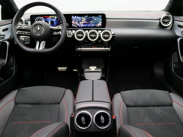 Mercedes-Benz CLA-KLASSE 250 e Star Edition AMG Line Plus AMG Line | Night Pakket | Panorama Schuif-Kanteldak | Memory voorstoelen | Sfeerverlichting | 19 Inch AMG Velgen. Inclusief 24 maanden MB Certified garantie voor Europa.