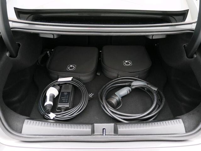 Mercedes-Benz CLA-KLASSE 250 e Star Edition AMG Line Plus AMG Line | Night Pakket | Panorama Schuif-Kanteldak | Memory voorstoelen | Sfeerverlichting | 19 Inch AMG Velgen. Inclusief 24 maanden MB Certified garantie voor Europa.