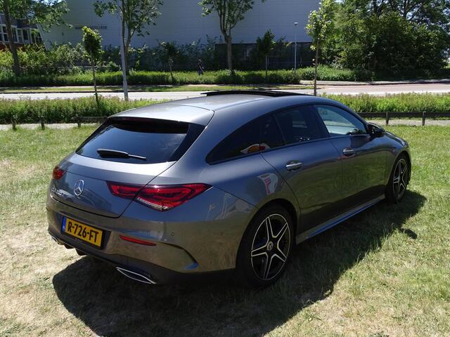 Mercedes-Benz CLA-KLASSE Shooting Brake Shooting Brake 200 Premium Plus AMG Mercedes-Benz CLA-Klasse Shooting Brake 200 Premium Plus AMG - Automaat, Panorama dak, Camera, Dode hoek detectie, Spoor assistent, Sfeer verlichting, 360 graden camera, Leder/alcantara Sport Interieur, A