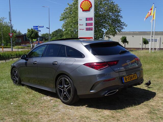 Mercedes-Benz CLA-KLASSE Shooting Brake Shooting Brake 200 Premium Plus AMG Mercedes-Benz CLA-Klasse Shooting Brake 200 Premium Plus AMG - Automaat, Panorama dak, Camera, Dode hoek detectie, Spoor assistent, Sfeer verlichting, 360 graden camera, Leder/alcantara Sport Interieur, A