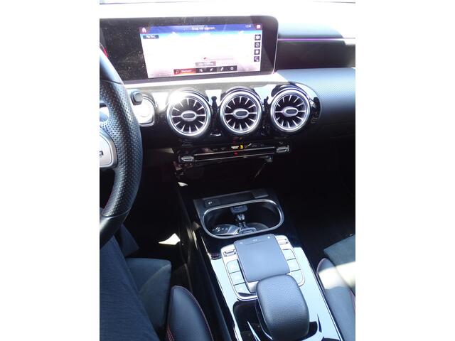 Mercedes-Benz CLA-KLASSE Shooting Brake Shooting Brake 200 Premium Plus AMG Mercedes-Benz CLA-Klasse Shooting Brake 200 Premium Plus AMG - Automaat, Panorama dak, Camera, Dode hoek detectie, Spoor assistent, Sfeer verlichting, 360 graden camera, Leder/alcantara Sport Interieur, A