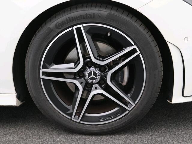 Mercedes-Benz CLA-KLASSE 180 Business Solution AMG AMG Line | Night Pakket | Panorama Schuif-Kanteldak | Sfeerverlichting | Memory Voorstoelen. Inclusief 24 maanden MB Certified garantie voor Europa.