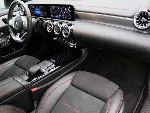 Mercedes-Benz CLA-KLASSE 180 Business Solution AMG AMG Line | Night Pakket | Panorama Schuif-Kanteldak | Sfeerverlichting | Memory Voorstoelen. Inclusief 24 maanden MB Certified garantie voor Europa.