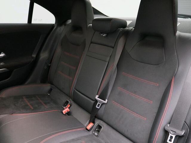 Mercedes-Benz CLA-KLASSE 180 Business Solution AMG AMG Line | Night Pakket | Panorama Schuif-Kanteldak | Sfeerverlichting | Memory Voorstoelen. Inclusief 24 maanden MB Certified garantie voor Europa.