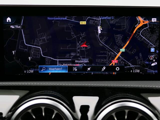 Mercedes-Benz CLA-KLASSE 180 AMG Nightpakket | Panoramadak | Memory | Keyless GO | Sfeerverlichting | Augmented Reality | Inclusief 24 maanden Mercedes-Benz Certified garantie voor Europa.