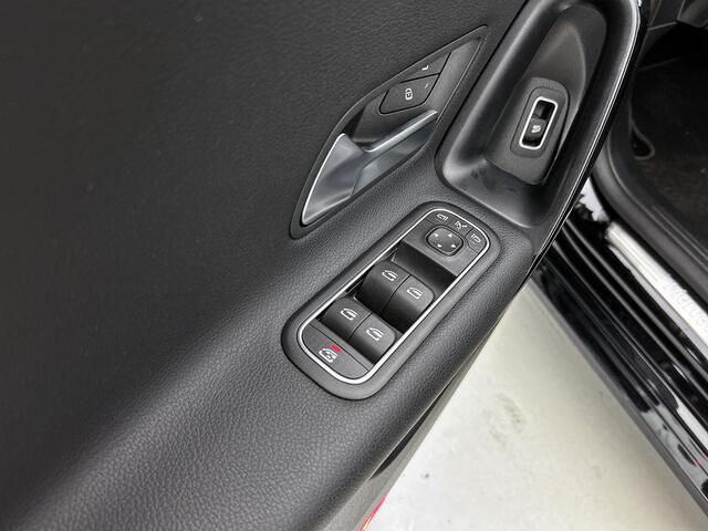 Mercedes-Benz CLA-KLASSE Shooting Brake 180 Business Solution Achteruitrijcamera | Ledkoplampen | Easy Pack achterklep | Licht- en zicht pakket | Spiegel Pakket. Inclusief 24 maanden MB Certified garantie voor Europa.