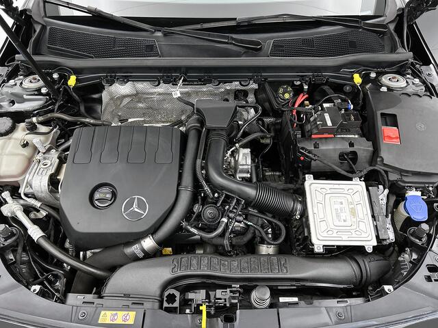 Mercedes-Benz CLA-KLASSE Shooting Brake 180 Business Solution Achteruitrijcamera | Ledkoplampen | Easy Pack achterklep | Licht- en zicht pakket | Spiegel Pakket. Inclusief 24 maanden MB Certified garantie voor Europa.