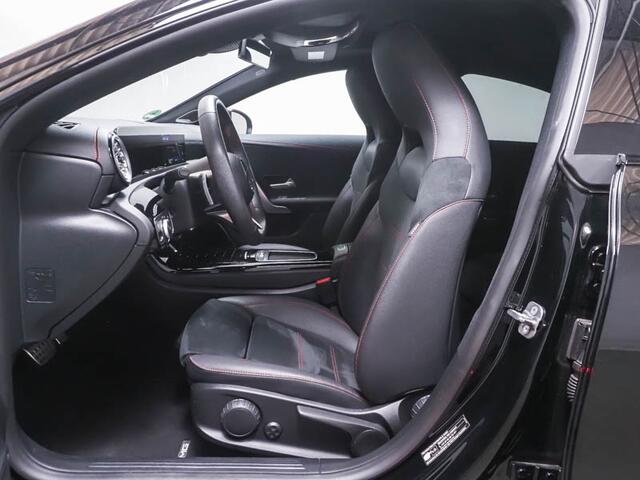 Mercedes-Benz CLA-KLASSE 250 e AMG Plug-In Hybride | AMG Line | Night Pakket | Panorama Schuif-Kanteldak | Burmester® Surround-Soundsystem | AC / DC Laden | Inclusief 24 maanden MB Certified garantie voor Europa.