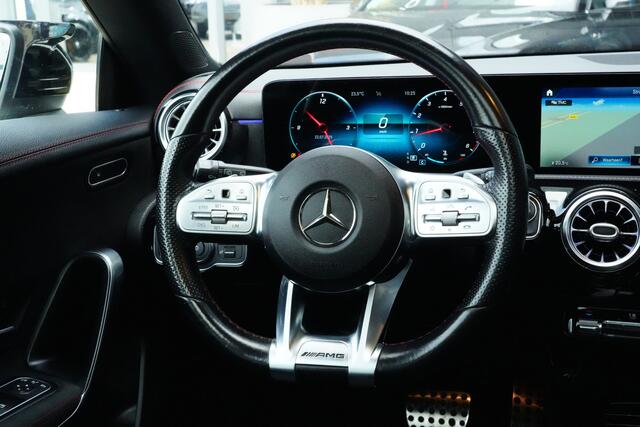 Mercedes-Benz CLA-KLASSE Shooting Brake 200 Business Solution AMG 164pk Panoramadak/Stoelverwarming/Camera