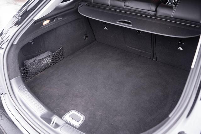 Mercedes-Benz CLA-KLASSE Shooting Brake 180 business Edition lederen bekleding navigatie PDC v+a sportstoelen stoelverwarming carbon inlegdelen led-high performance verlichting trekhaak 18"LMV private-glas cruise controle schakelflippers aan het stuur