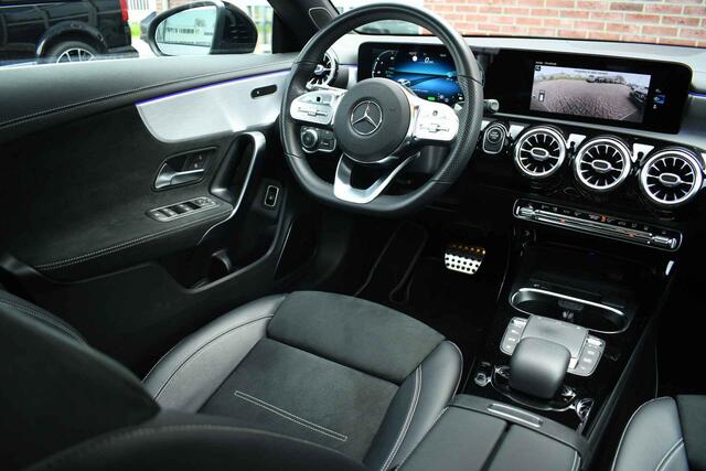 Mercedes-Benz CLA-KLASSE Shooting Brake 250 e AMG Pano Trekhaak Camera Night