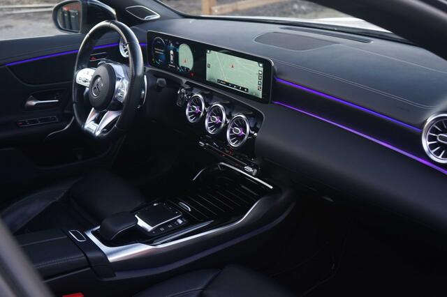 Mercedes-Benz CLA-KLASSE AMG CLA 35 4Matic 306PK Pano/Aero/Night/Sfeer