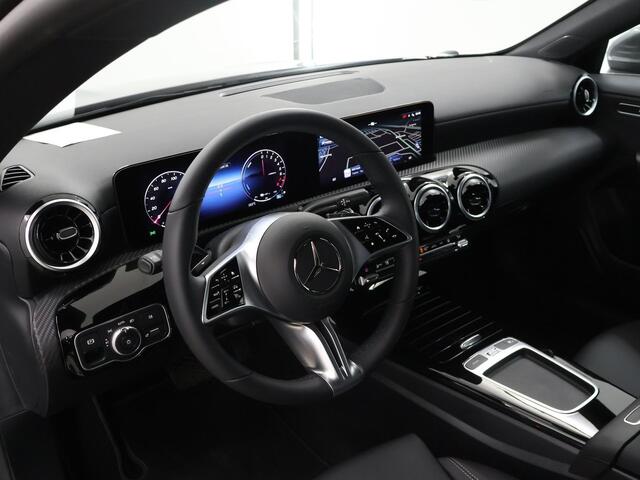 Mercedes-Benz CLA-KLASSE Shooting Brake 250 e Star Edition | Led verlichting | Achteruitrijcamera | 17 inch LM velgen | 2x groot scherm |