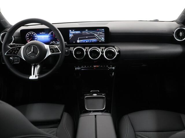 Mercedes-Benz CLA-KLASSE Shooting Brake 250 e Star Edition | Led verlichting | Achteruitrijcamera | 17 inch LM velgen | 2x groot scherm |