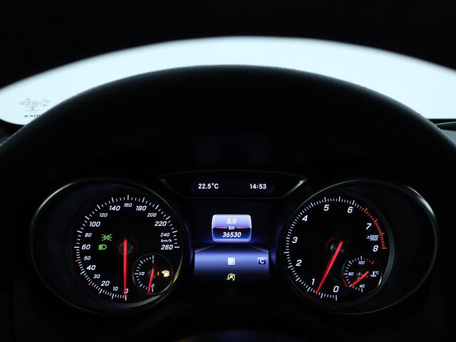 Mercedes-Benz CLA-KLASSE 180 AMG Styling | Achteruitrijcamera | 18 Inch Multispaaks Wielen Inclusief 12 Maanden Garantie