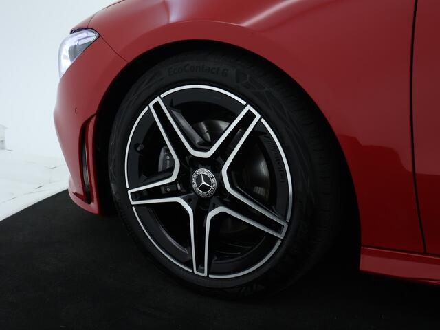 Mercedes-Benz CLA-KLASSE Shooting Brake 180 Business Solution AMG AMG Styling | Panoramadak | Nightpakket Inclusief 24 maanden MB Certified garantie voor Europa.