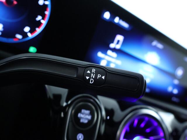 Mercedes-Benz CLA-KLASSE Shooting Brake 180 Business Solution AMG AMG Styling | Panoramadak | Nightpakket Inclusief 24 maanden MB Certified garantie voor Europa.