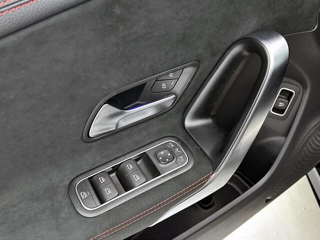 Mercedes-Benz CLA-KLASSE Shooting Brake 180 Business Solution AMG | Trekhaak | Parkeerpakket met 360°-camera | Nightpakket | Keyless-Go comfortpakket | Antidiefstalpakket GUARD 360° Plus | EASY PACK achterklep | Spiegelpakket |