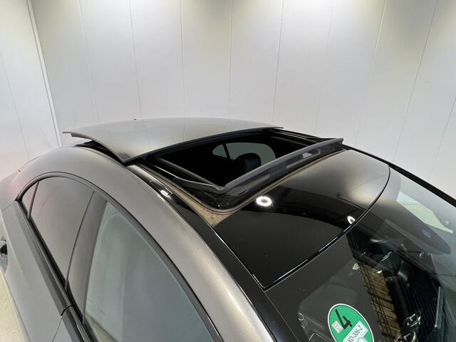 Mercedes-Benz CLA-KLASSE 180 Business Solution AMG | Navigatie | LM Velgen 18" | Panoramisch Schuifdak | Voorstoelen Verwarmd | Cruise Control | Airco |