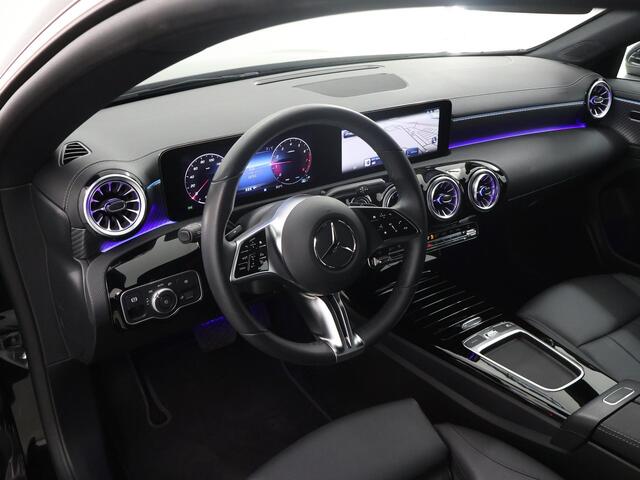 Mercedes-Benz CLA-KLASSE Shooting Brake 180 Star Edition Luxury Line | Comfort stoelen | Stoelverwarming | Sfeerverlichting | Achteruitrijcamera |