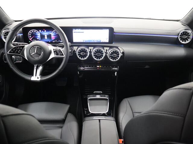 Mercedes-Benz CLA-KLASSE Shooting Brake 180 Star Edition Luxury Line | Comfort stoelen | Stoelverwarming | Sfeerverlichting | Achteruitrijcamera |