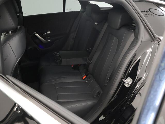 Mercedes-Benz CLA-KLASSE Shooting Brake 180 Star Edition Luxury Line | Comfort stoelen | Stoelverwarming | Sfeerverlichting | Achteruitrijcamera |