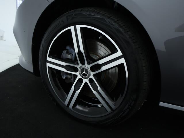 Mercedes-Benz CLA-KLASSE 250 e Luxury Line 5 spaaks lichtmetalen velgen | Navigatie MBUX | parking support met camera achter | Inclusief 24 maanden MB Certified garantie voor Europa.