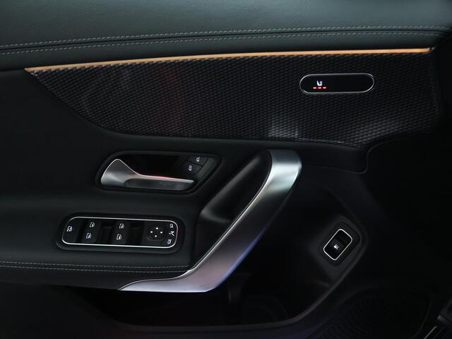 Mercedes-Benz CLA-KLASSE 250 e Luxury Line 5 spaaks lichtmetalen velgen | Navigatie MBUX | parking support met camera achter | Inclusief 24 maanden MB Certified garantie voor Europa.