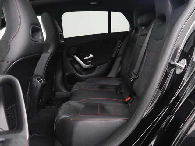 Mercedes-Benz CLA-KLASSE Shooting Brake 200 Business Solution AMG | Panoramadak | Trekhaak | Stoelverwarming | Memory | Matrix LED | Carplay | Leder/Alcantara | Camera | Navigatie | Park Assist