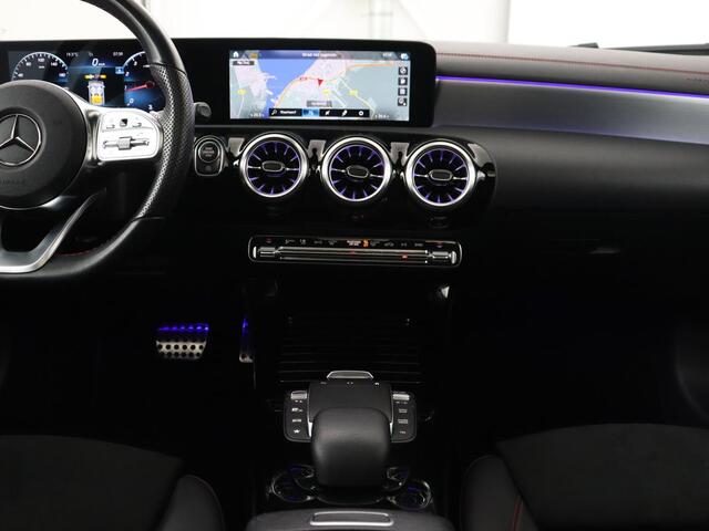 Mercedes-Benz CLA-KLASSE Shooting Brake 200 Business Solution AMG | Panoramadak | Trekhaak | Stoelverwarming | Memory | Matrix LED | Carplay | Leder/Alcantara | Camera | Navigatie | Park Assist