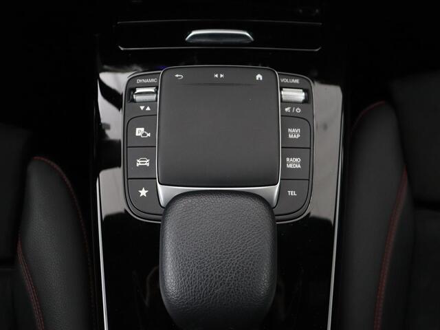 Mercedes-Benz CLA-KLASSE Shooting Brake 200 Business Solution AMG | Panoramadak | Trekhaak | Stoelverwarming | Memory | Matrix LED | Carplay | Leder/Alcantara | Camera | Navigatie | Park Assist