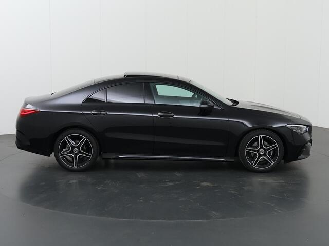 Mercedes-Benz CLA-KLASSE 180 Star Edition AMG Line | Panorama-schuifdak | Achteruitrijcamera | Dode hoek | Stoelverwarming | Sfeerverlichting